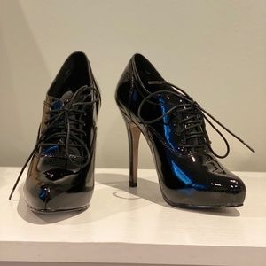 Steve Madden “Vulture” Lace-up Heels